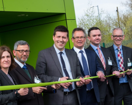 Le ministre écossais ouvre un nouveau centre national de CCHT