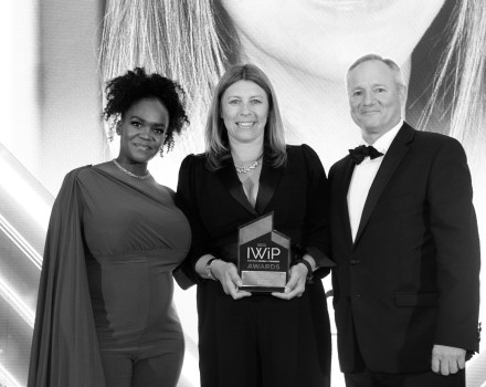 Laura James als EDI Champion of the Year bei den Inspiring Women in Property Awards ausgezeichnet